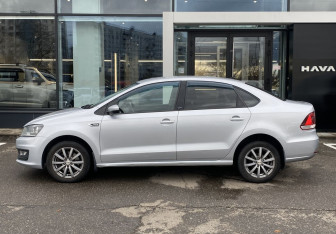 Подержанный автомобиль Volkswagen Polo Sedan 2016 года (8 фото)