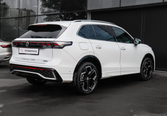 Подержанный автомобиль Volkswagen Tiguan 2024 года (4 фото)