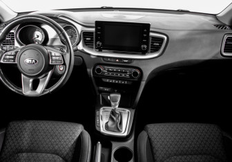 Подержанный автомобиль Kia Ceed Wagon 2021 года (11 фото)