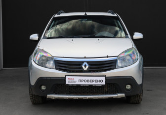 Подержанный автомобиль Renault Sandero 2012 года (2 фото)