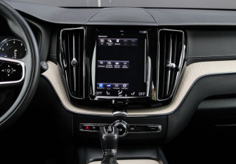 Подержанный автомобиль Volvo XC60 2019 года (12 фото)