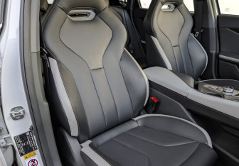 Подержанный автомобиль Changan UNI-V 2024 года (24 фото)
