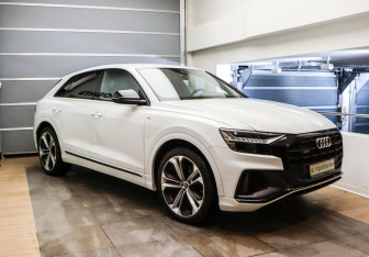 Подержанный автомобиль Audi Q8 2018 года (3 фото)
