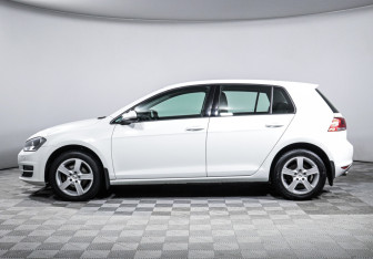 Подержанный автомобиль Volkswagen Golf Hatchback 2014 года (8 фото)