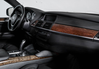 Подержанный автомобиль BMW X6 2010 года (9 фото)