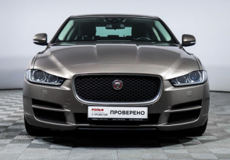 Подержанный автомобиль Jaguar XE 2016 года (2 фото)