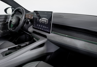 Подержанный автомобиль Zeekr 001 2023 года (9 фото)