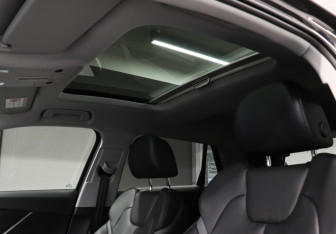 Подержанный автомобиль Audi Q2 2024 года (13 фото)