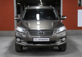 Подержанный автомобиль Toyota RAV4 2010 года (2 фото)