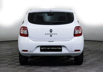 Подержанный автомобиль Renault Sandero 2021 года (6 фото)