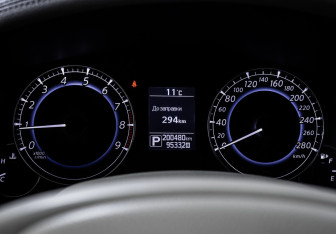 Подержанный автомобиль Infiniti QX50 2015 года (10 фото)