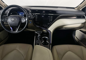Подержанный автомобиль Toyota Camry Sedan 2020 года (12 фото)
