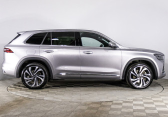 Подержанный автомобиль Geely Monjaro 2023 года (4 фото)