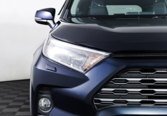 Подержанный автомобиль Toyota RAV4 2019 года (21 фото)