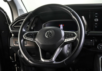 Подержанный автомобиль Volkswagen Multivan 2020 года (10 фото)