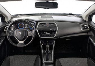 Подержанный автомобиль Suzuki SX4 Hatchback 2014 года (14 фото)