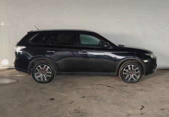 Подержанный автомобиль Mitsubishi Outlander 2014 года (8 фото)