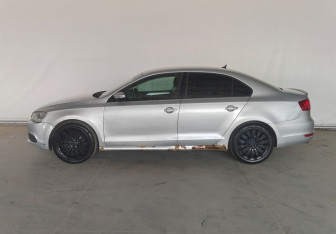 Подержанный автомобиль Volkswagen Jetta Sedan 2011 года (7 фото)