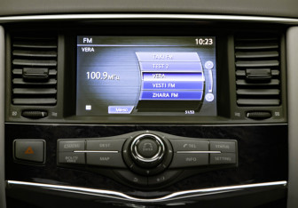 Подержанный автомобиль Infiniti QX56 2012 года (23 фото)