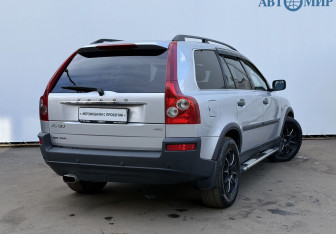 Подержанный автомобиль Volvo XC90 2005 года (5 фото)