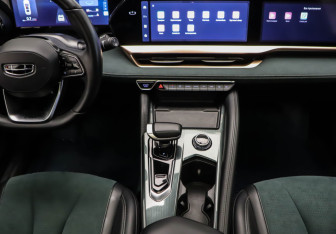 Подержанный автомобиль Geely Monjaro 2023 года (12 фото)