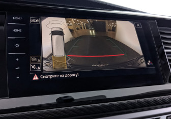 Подержанный автомобиль Volkswagen Multivan 2020 года (27 фото)