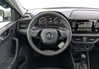 Подержанный автомобиль Skoda Rapid Liftback 2021 года (21 фото)