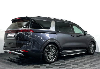 Подержанный автомобиль Kia Carnival 2022 года (5 фото)