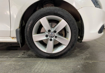 Подержанный автомобиль Volkswagen Jetta Sedan 2012 года (17 фото)