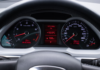 Подержанный автомобиль Audi A6 Sedan 2010 года (12 фото)
