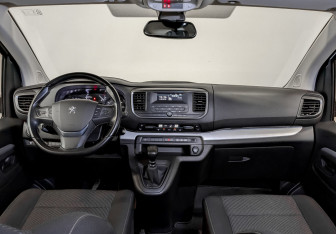 Подержанный автомобиль Peugeot Traveller 2021 года (14 фото)
