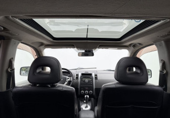Подержанный автомобиль Nissan X-Trail 2008 года (12 фото)