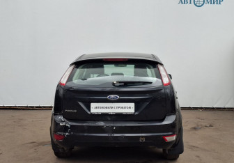Подержанный автомобиль Ford Focus Hatchback 2010 года (6 фото)