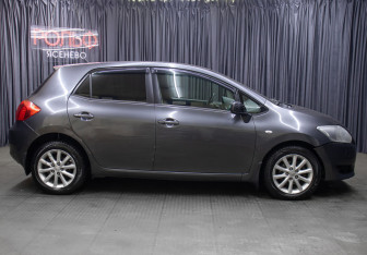 Подержанный автомобиль Toyota Auris Hatchback 2009 года (4 фото)