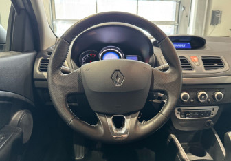 Подержанный автомобиль Renault Fluence 2014 года (14 фото)