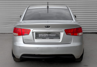 Подержанный автомобиль Kia Cerato Sedan 2012 года (6 фото)
