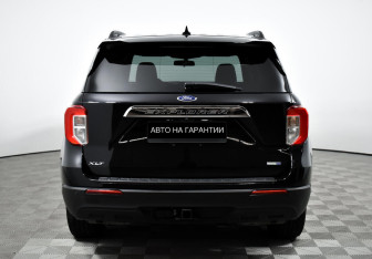 Подержанный автомобиль Ford Explorer 2020 года (4 фото)