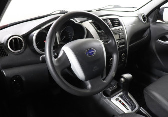 Подержанный автомобиль Datsun mi-DO 2015 года (7 фото)