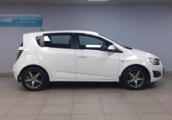 Подержанный автомобиль Chevrolet Aveo Hatchback 2013 года (4 фото)
