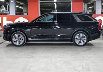Подержанный автомобиль Hongqi E-HS9 2022 года (8 фото)