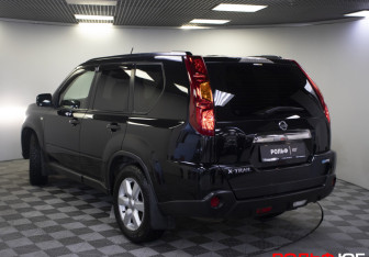 Подержанный автомобиль Nissan X-Trail 2010 года (18 фото)
