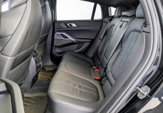 Подержанный автомобиль BMW X6 2021 года (12 фото)