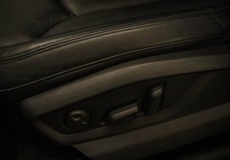 Подержанный автомобиль Audi Q7 2015 года (17 фото)