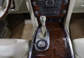 Подержанный автомобиль Infiniti QX80 2015 года (20 фото)