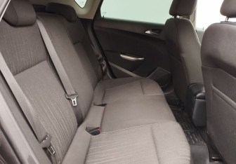 Подержанный автомобиль Opel Astra Hatchback 2010 года (11 фото)