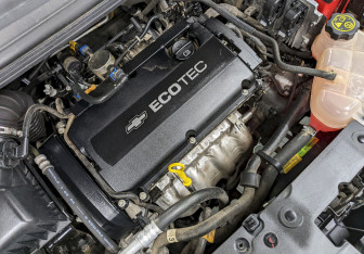 Подержанный автомобиль Chevrolet Aveo Sedan 2015 года (9 фото)