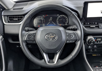 Подержанный автомобиль Toyota RAV4 2024 года (22 фото)