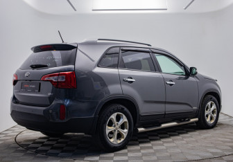 Подержанный автомобиль Kia Sorento 2015 года (5 фото)