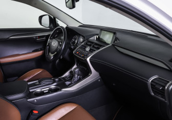 Подержанный автомобиль Lexus NX 2017 года (11 фото)