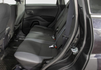 Подержанный автомобиль Mitsubishi Outlander 2010 года (11 фото)